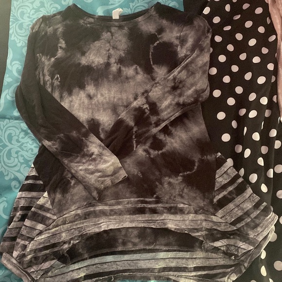 Cute dark tie dye long sleeve shirt - Picture 1 of 3